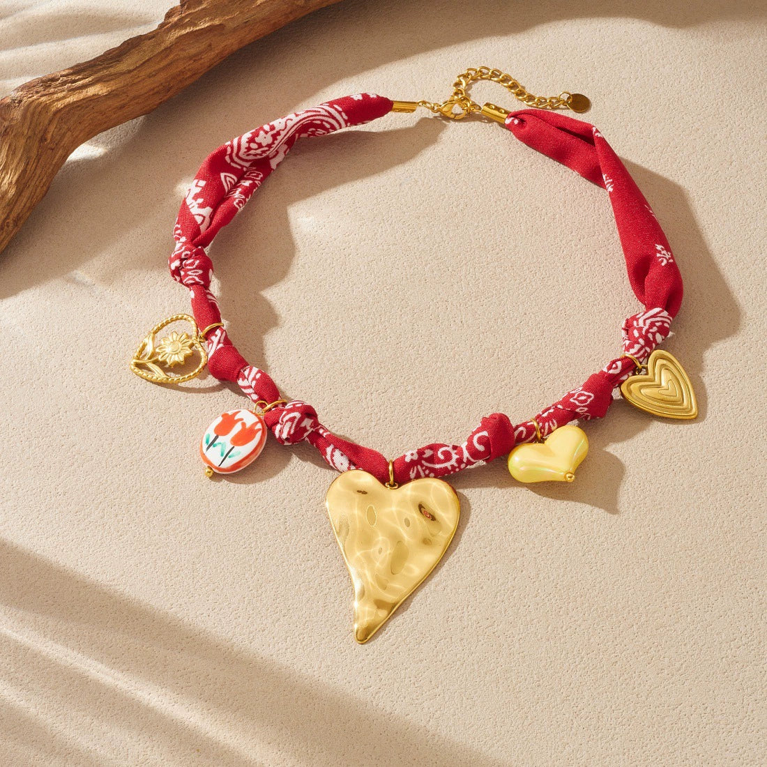 Wholesale Women's Medieval Style Heartshaped Printed Ceramic Goldplated Stainless Steel Love Necklace - Image 3