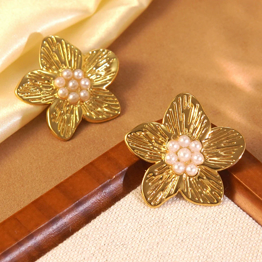 Wholesale Women's Medieval Style Stamped Stainless Steel Flower Pearl Earrings - Image 3