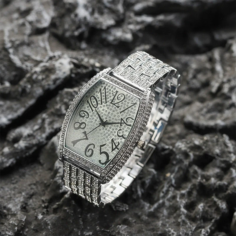 Wholesale Women's Metal Barrel Dial Quartz Watch Fashion Style - Image 3