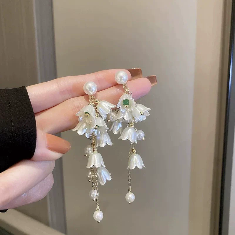 Wholesale Women's Metal Electroplated Bow Shape Pearl Tassel Earrings Light Luxury Style - Image 10
