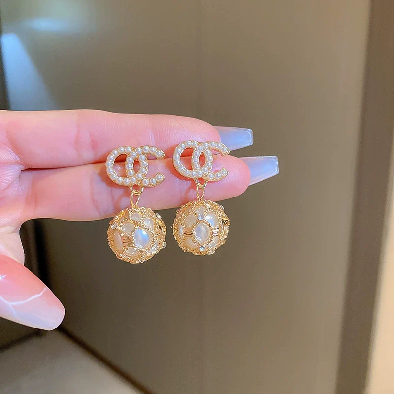 Wholesale Women's Metal Electroplated Bow Shape Pearl Tassel Earrings Light Luxury Style - Image 15