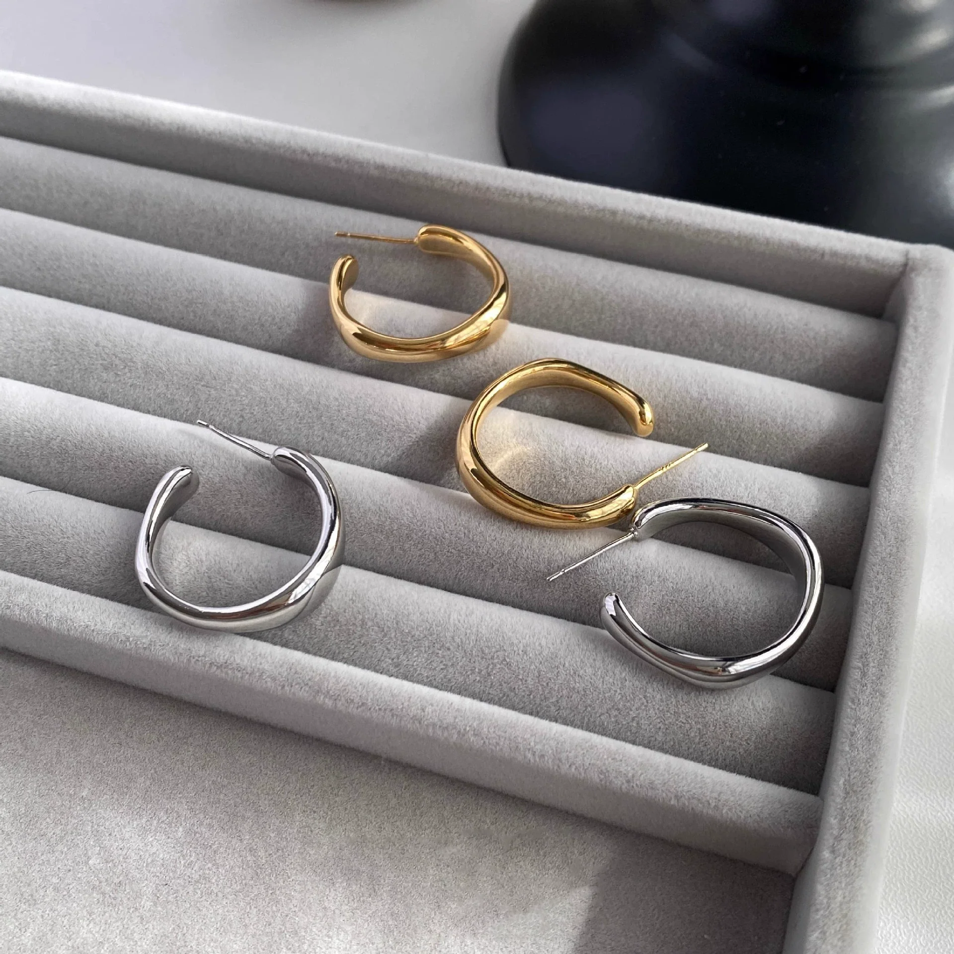 Wholesale Women's Metal Geometric Style Irregular Plain Ring Earrings With 925 Silver Needles And Electroplating Treatment - Image 4