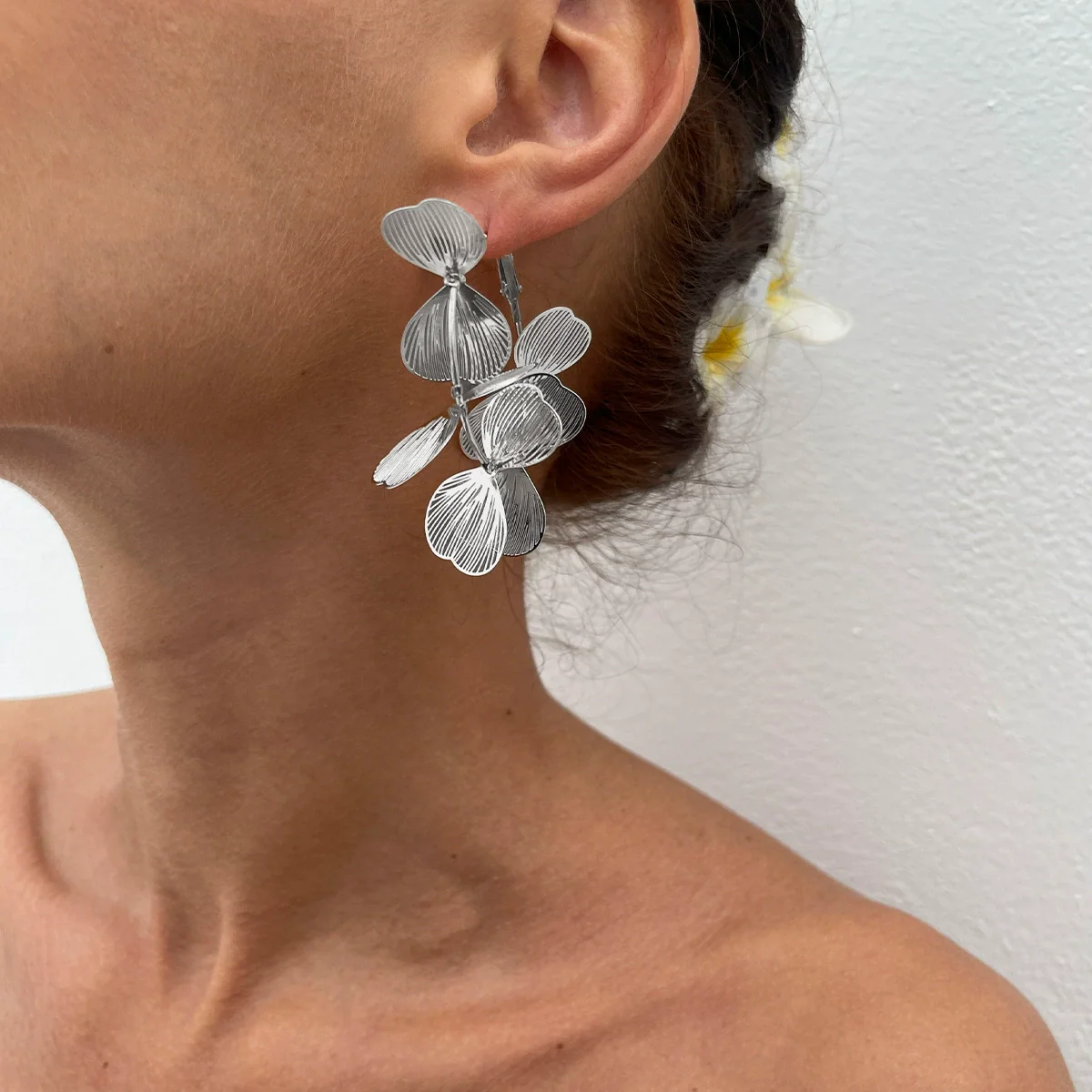 Wholesale Women's Metal Leaf Electroplated Personality Earrings - Image 2