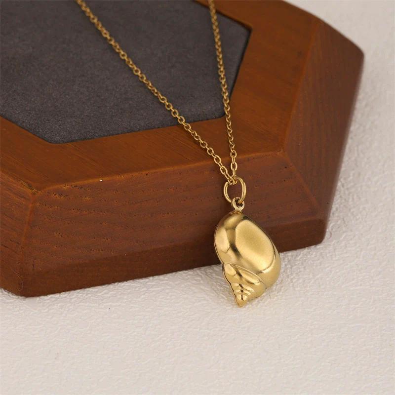 Wholesale Women's Minimalist Geometric 18K Gold Electroplated Stainless Steel Conch Pendant Necklace With Cross Chain