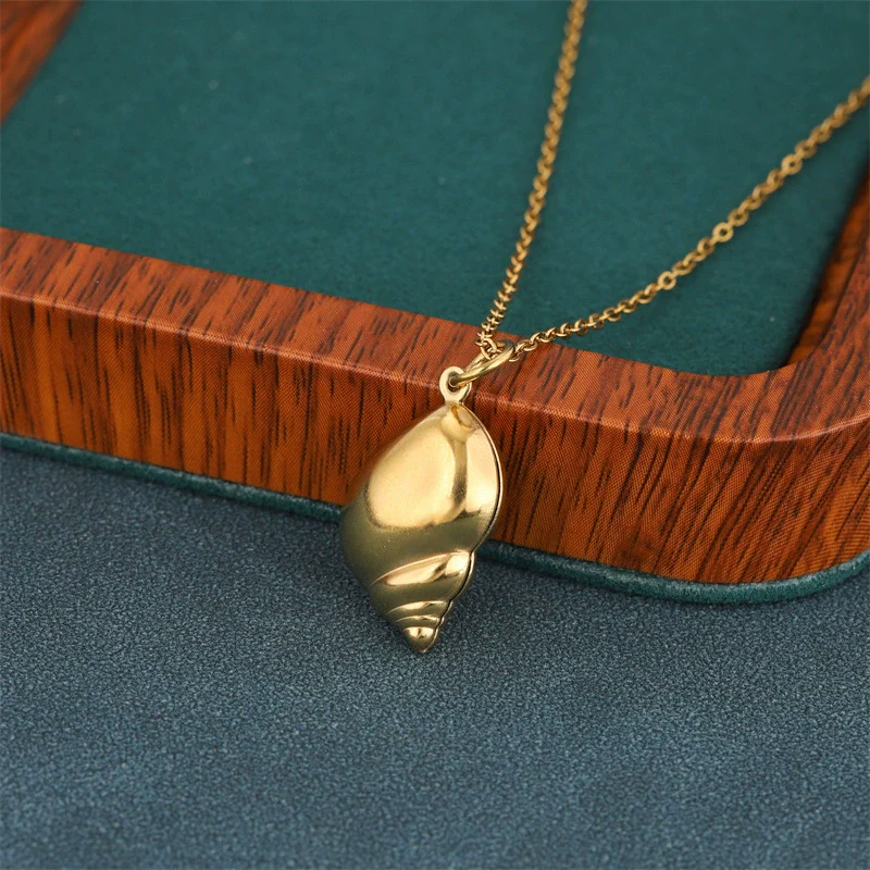Wholesale Women's Minimalist Geometric 18K Gold Electroplated Stainless Steel Conch Pendant Necklace With Cross Chain - Image 2