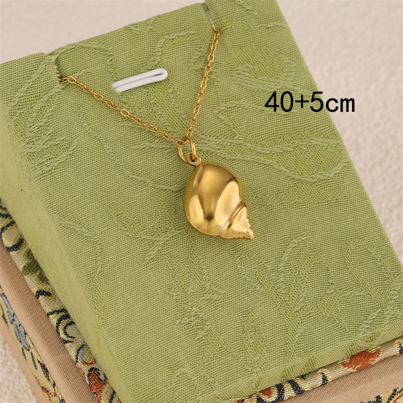Wholesale Women's Minimalist Geometric 18K Gold Electroplated Stainless Steel Conch Pendant Necklace With Cross Chain - Image 3