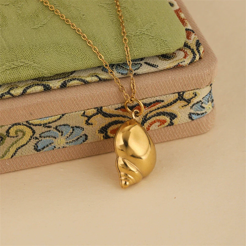 Wholesale Women's Minimalist Geometric 18K Gold Electroplated Stainless Steel Conch Pendant Necklace With Cross Chain - Image 4
