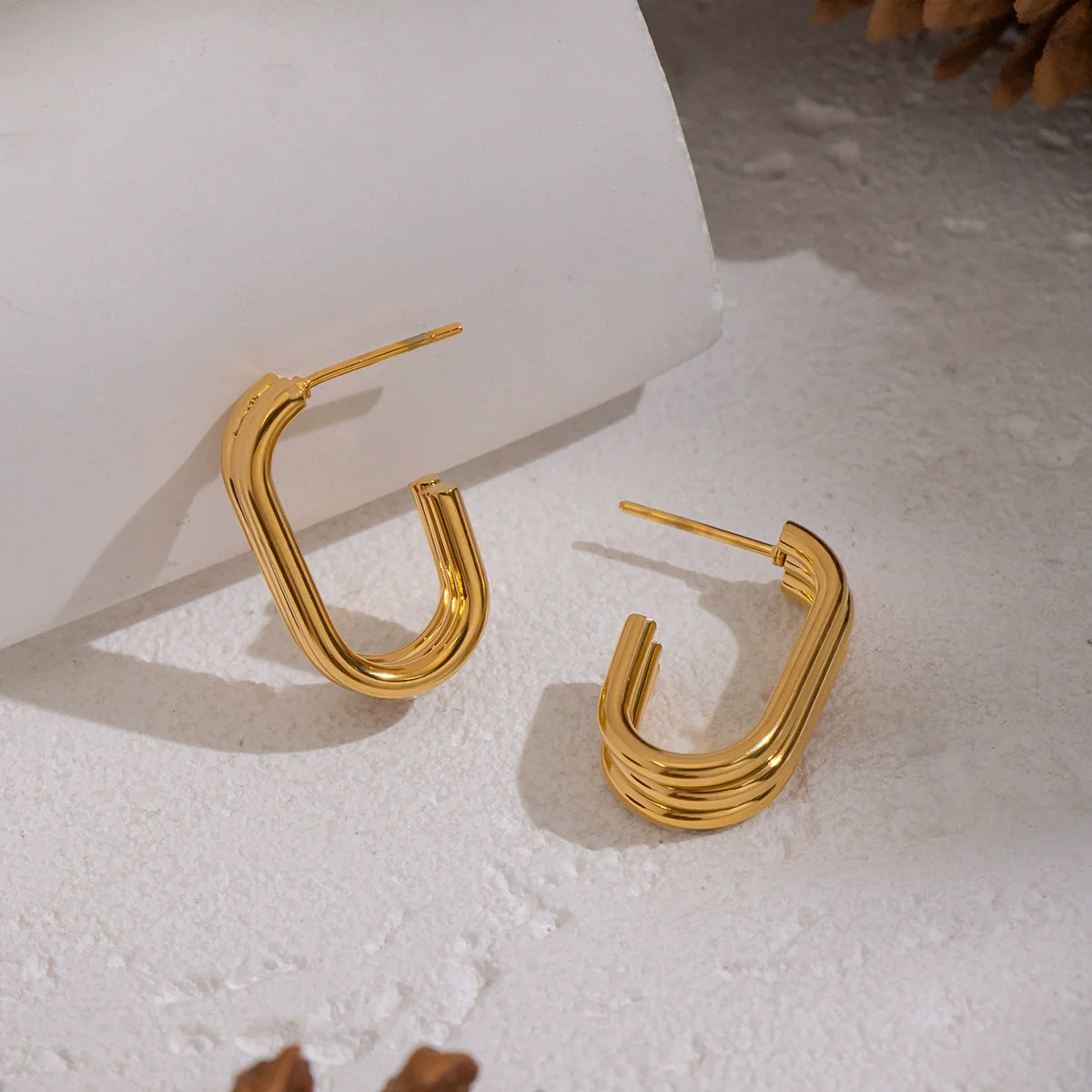Wholesale Women's Minimalist Geometric Cshaped Stud Earrings Stainless Steel Pvd Furnace Vacuum Real Gold Plated