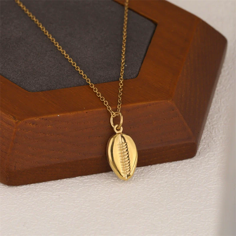 Wholesale Women's Minimalist Geometric Stainless Steel 18K Gold Electroplated Hollow Shell Necklace