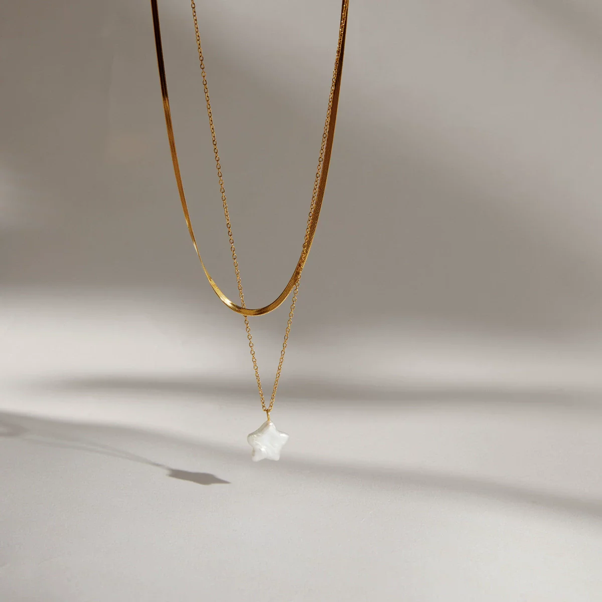 Wholesale Women's Minimalist Geometric Stainless Steel And Titanium Steel Necklace With Natural Pearl And Pvd Furnace Vacuum Real Gold Plating - Image 3