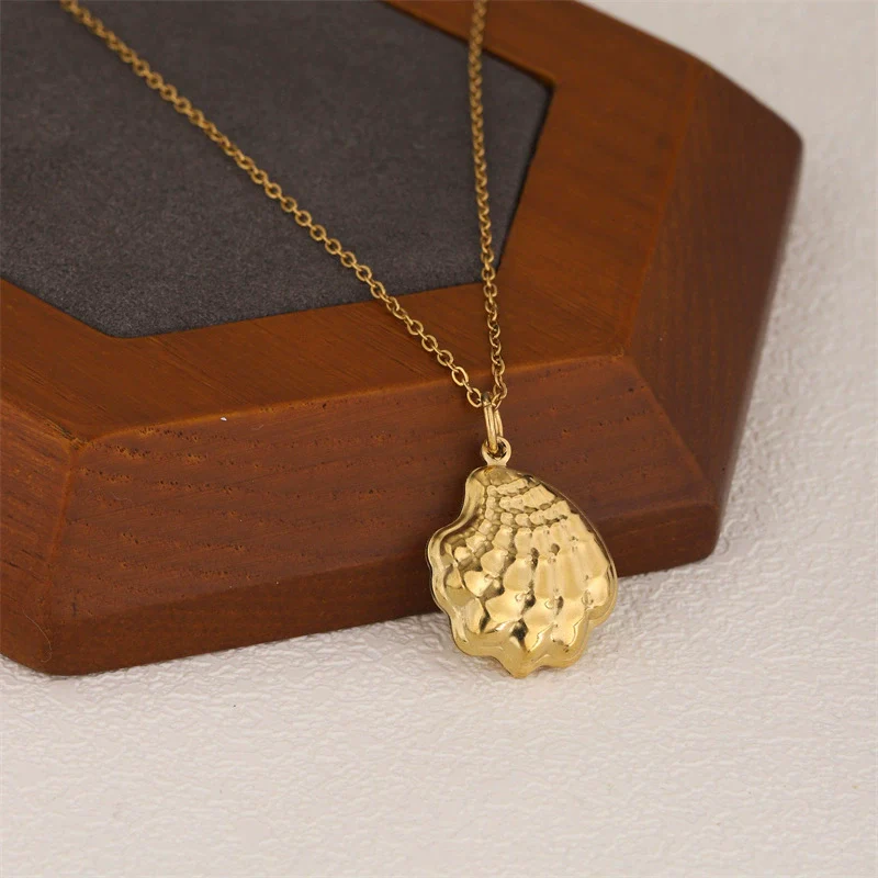 Wholesale Women's Minimalist Geometric Stainless Steel Cross Chain Necklace With 18K Gold Electroplated Conch Pendant - Image 2