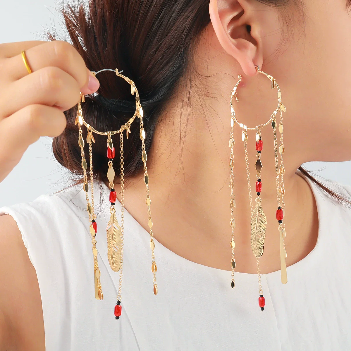 Wholesale Women's Minimalist Geometric Zinc Alloy Exaggerated Tassel Feather Multilayer Earrings With Electroplating