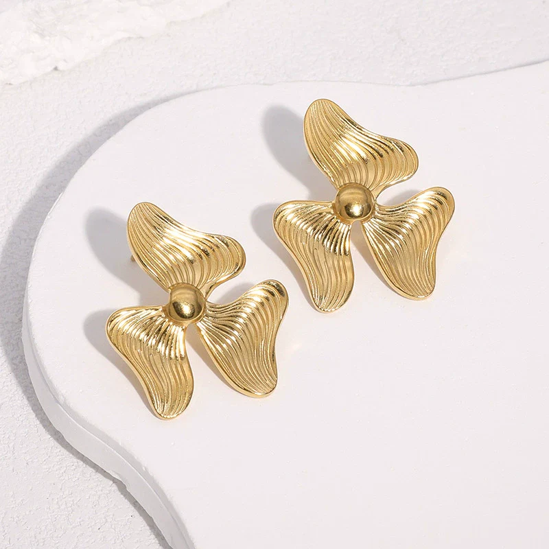 Wholesale Women's Minimalist Stainless Steel Electroplated Threepetal Flower Design Earrings - Image 4