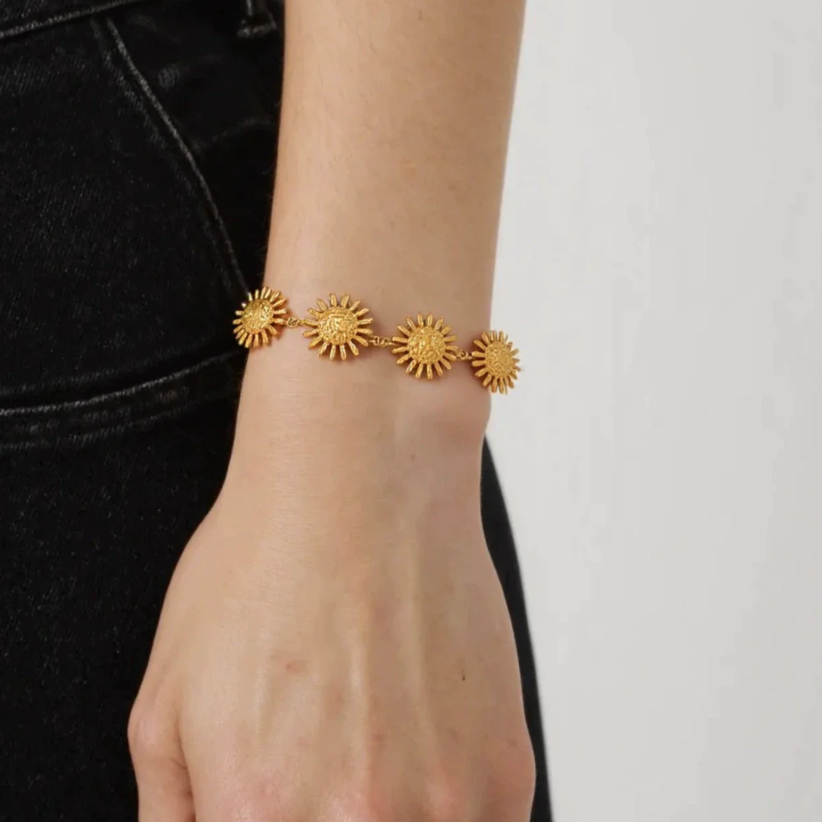Wholesale Women's Minimalist Sunflower Stainless Steel Jewelry Set Real Gold Plated Bracelet Earrings - Image 3