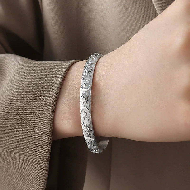Wholesale Women's Personality Bracelet And Earrings Set Made Of Titanium Steel And Zircon With Electroplating And Embossed Design - Image 7