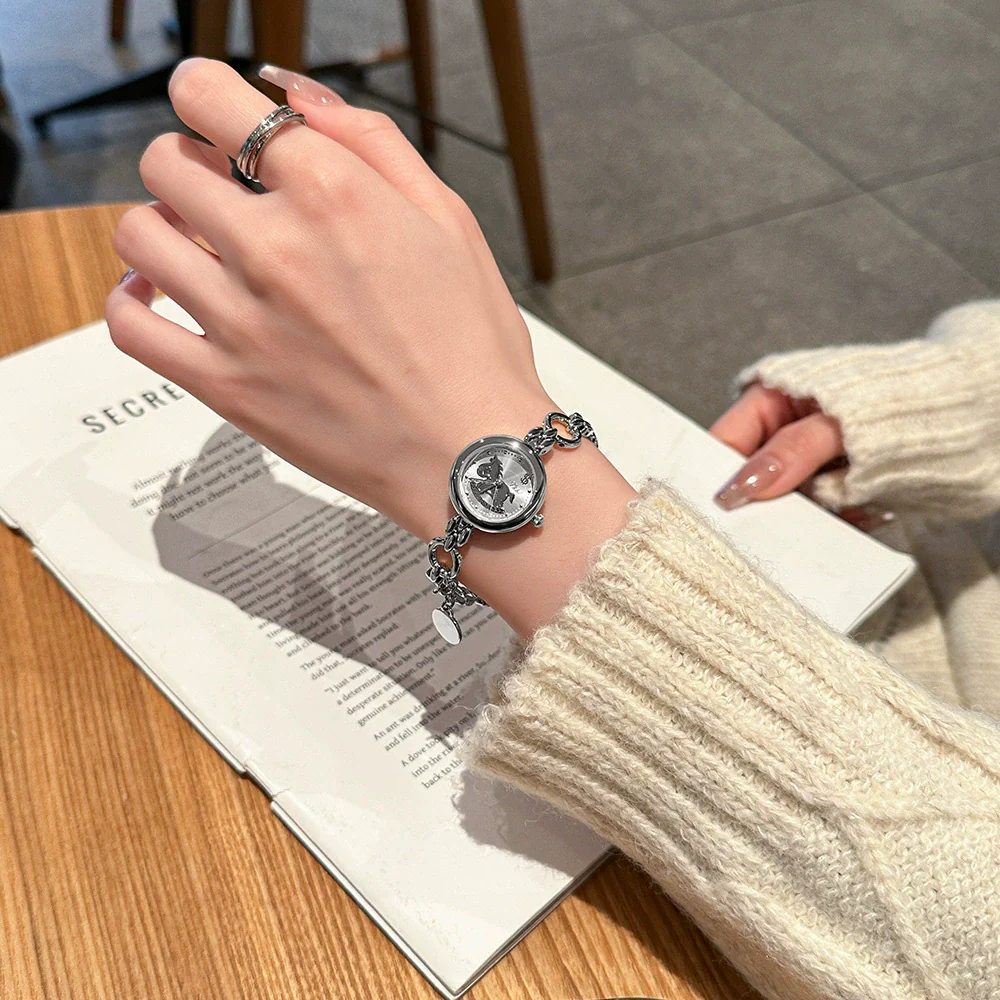 Wholesale Women's Retro Casual Alloy Watch With Mineral Reinforced Glass Mirror And Round Dial - Image 3