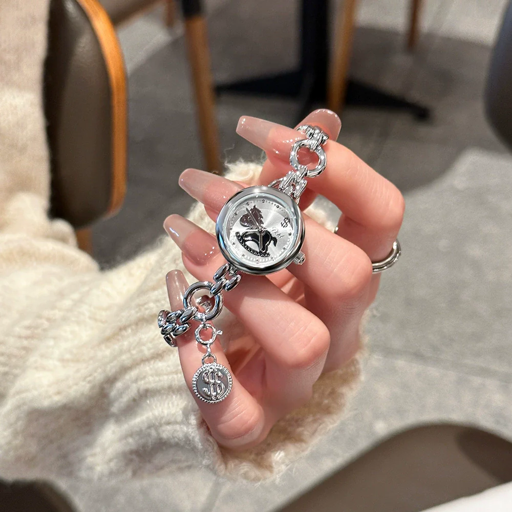 Wholesale Women's Retro Casual Alloy Watch With Mineral Reinforced Glass Mirror And Round Dial - Image 4