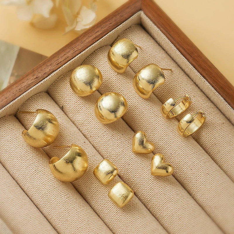 Wholesale Women's Retro Copper Electroplated Geometric Oval Cshaped Earrings