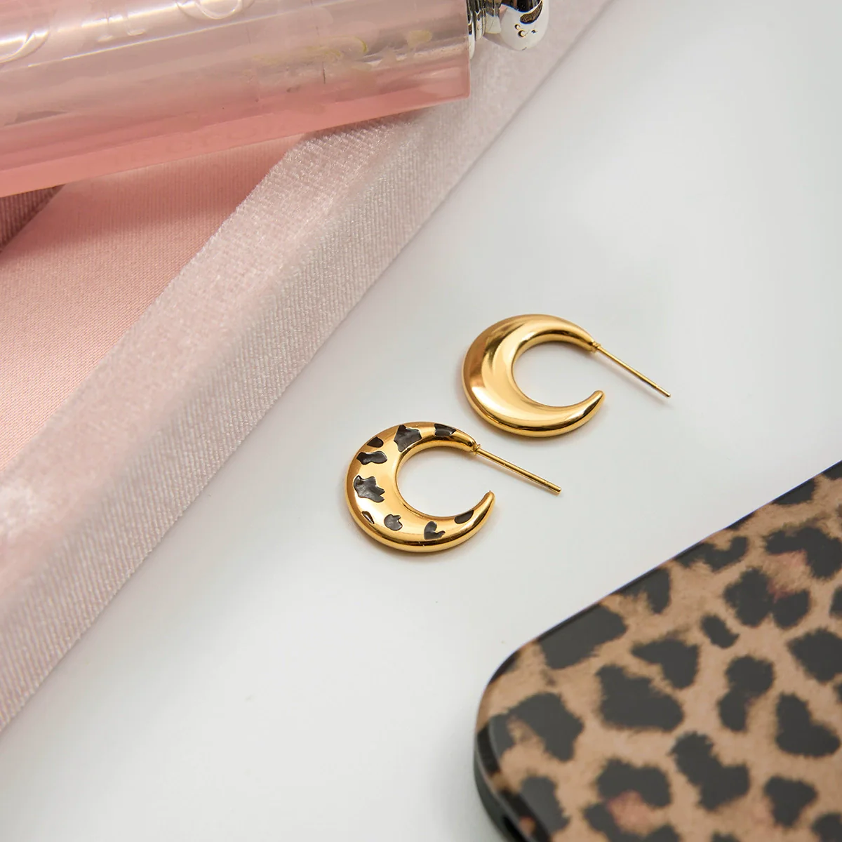 Wholesale Women's Retro Geometric Moon Stainless Steel Electroplated Earrings - Image 4