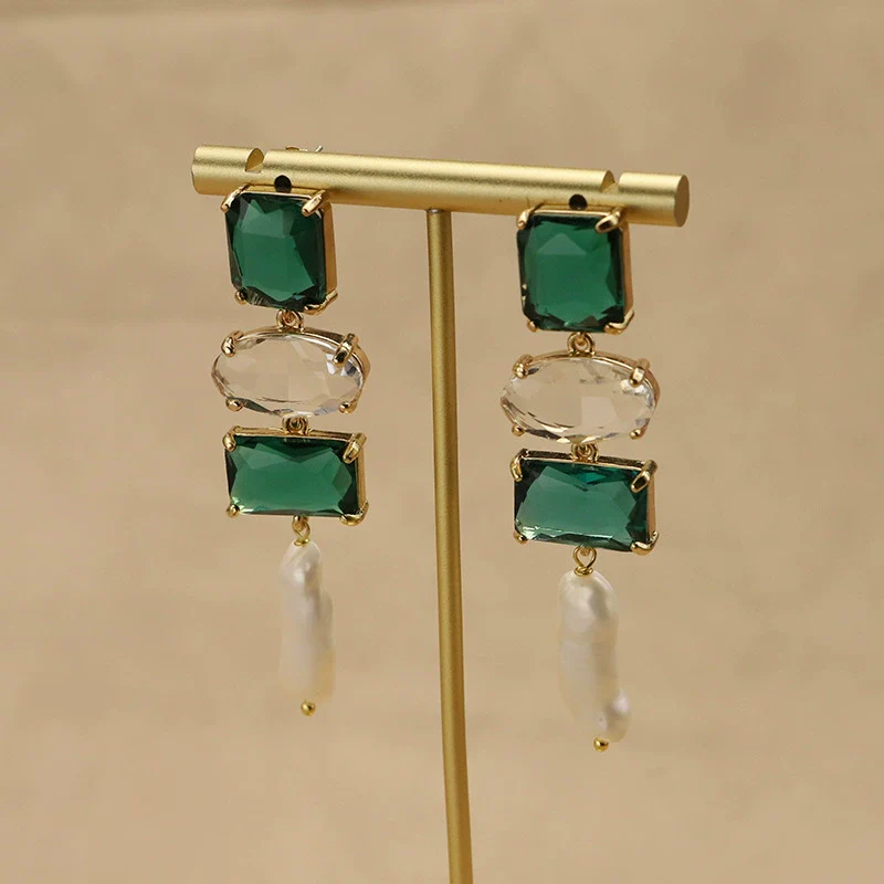 Wholesale Women's Retro Geometric Natural Pearl Earrings With Electroplating Design