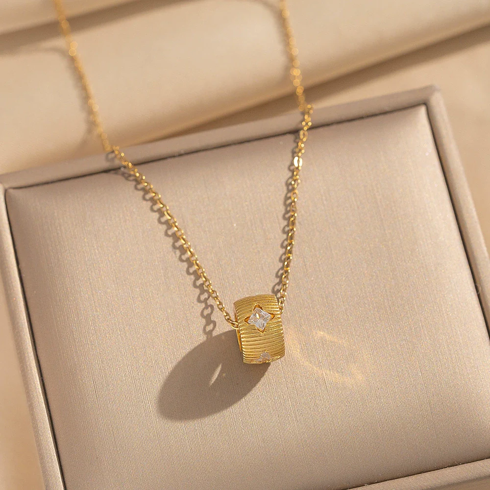 Wholesale Women's Retro Light Luxury Style Star Pattern Copper Zircon Inlaid Gold Plated O Word Chain Small Waist Necklace - Image 2