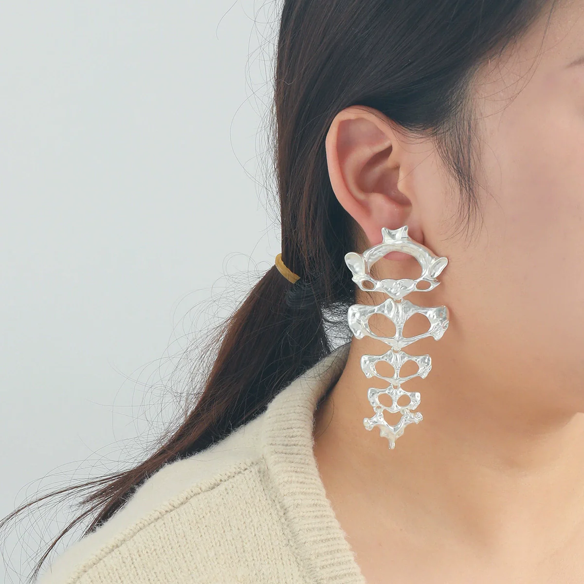 Wholesale Women's Retro Niche Trendy Exaggerated Skeletonshaped Geometric Zinc Alloy Earrings - Image 2