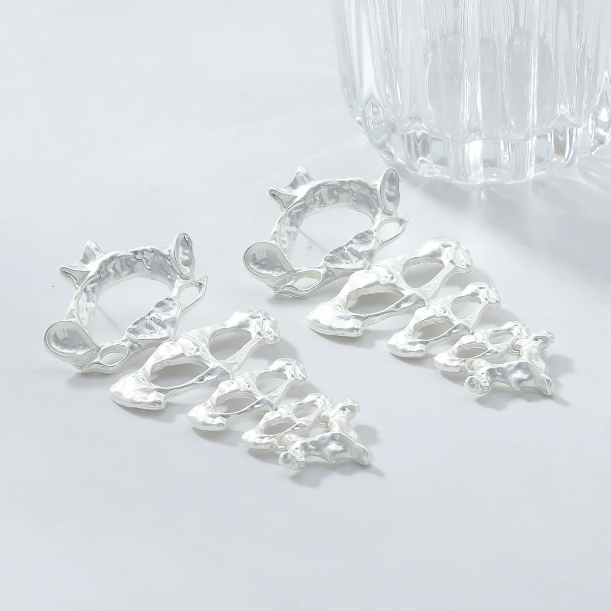 Wholesale Women's Retro Niche Trendy Exaggerated Skeletonshaped Geometric Zinc Alloy Earrings - Image 4