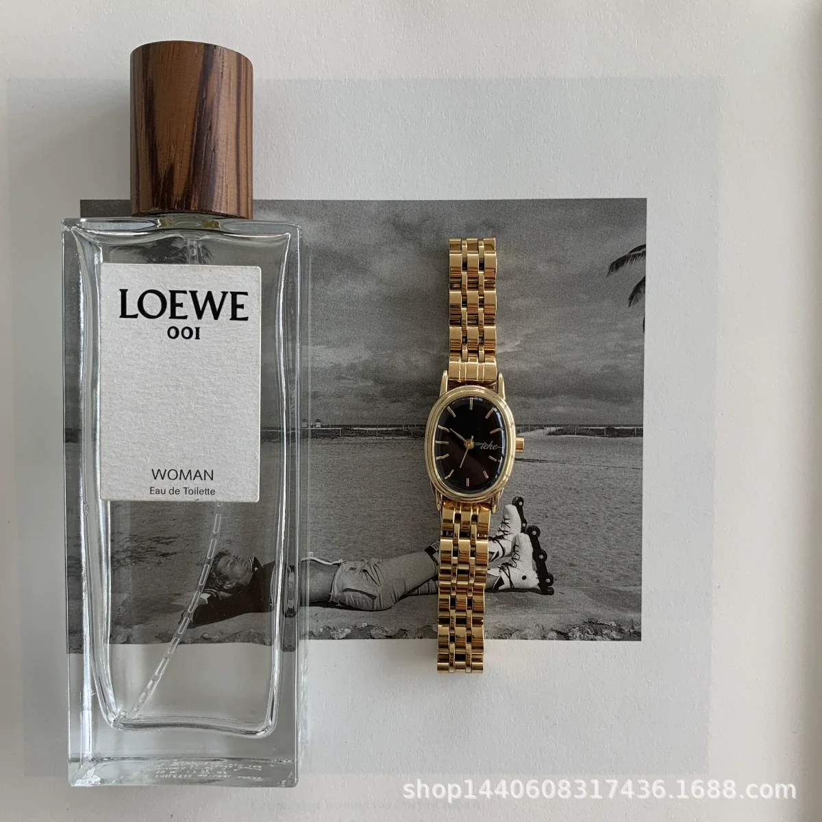 Wholesale Women's Retro Oval Dial Alloy Watch In Fashion Style