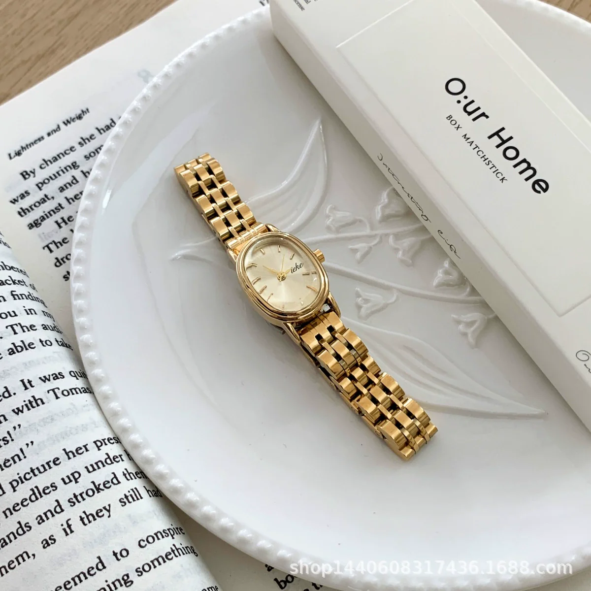 Wholesale Women's Retro Oval Dial Alloy Watch In Fashion Style - Image 3