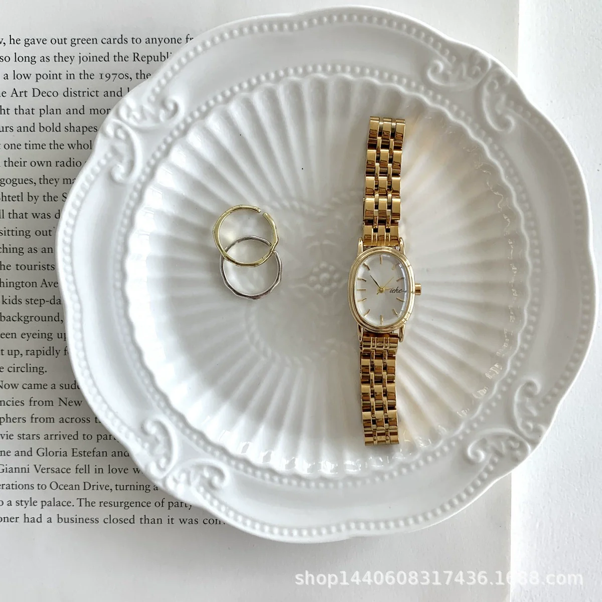 Wholesale Women's Retro Oval Dial Alloy Watch In Fashion Style - Image 6