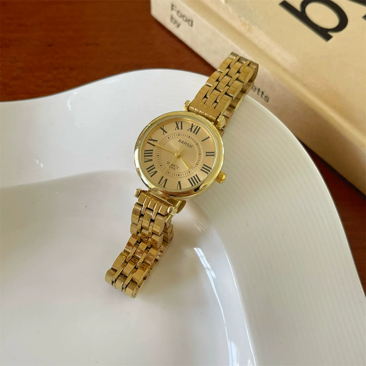 Wholesale Women's Retro Style Alloy Case Stainless Steel Buckle Round Dial Watch - Image 2