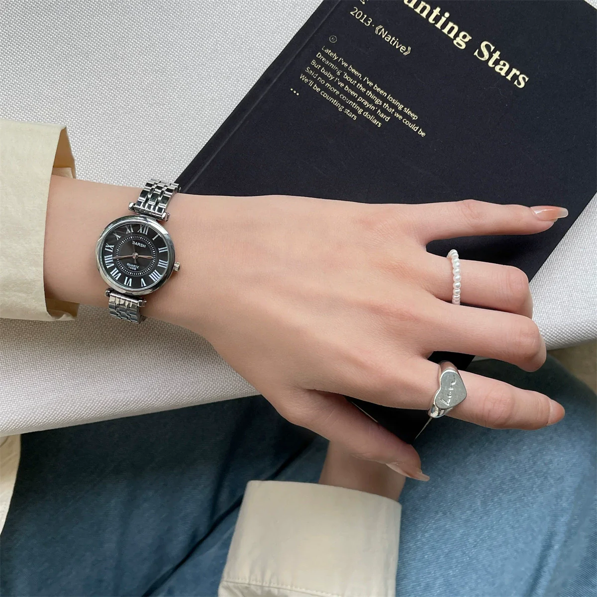Wholesale Women's Retro Style Alloy Case Stainless Steel Buckle Round Dial Watch - Image 4