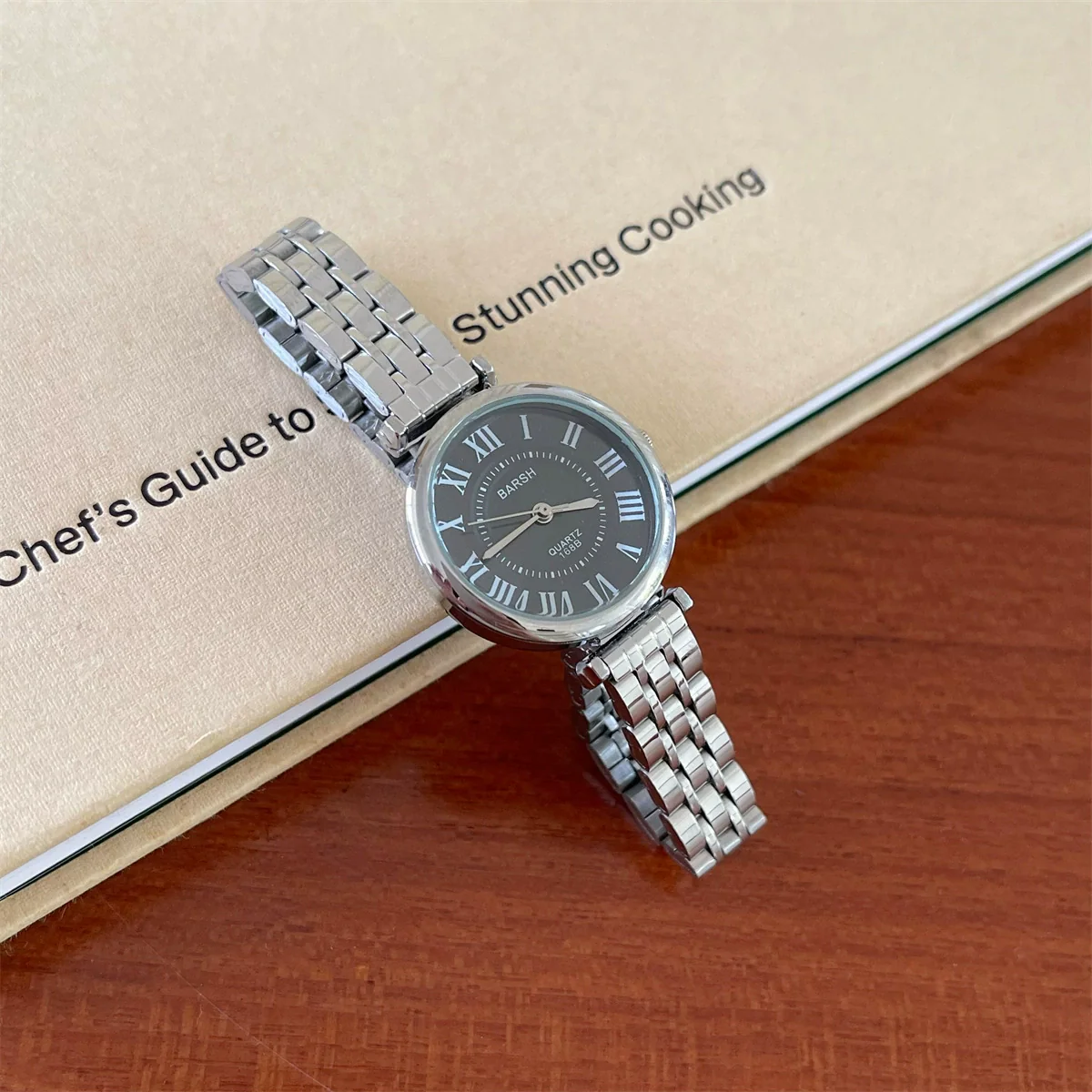 Wholesale Women's Retro Style Alloy Case Stainless Steel Buckle Round Dial Watch - Image 8