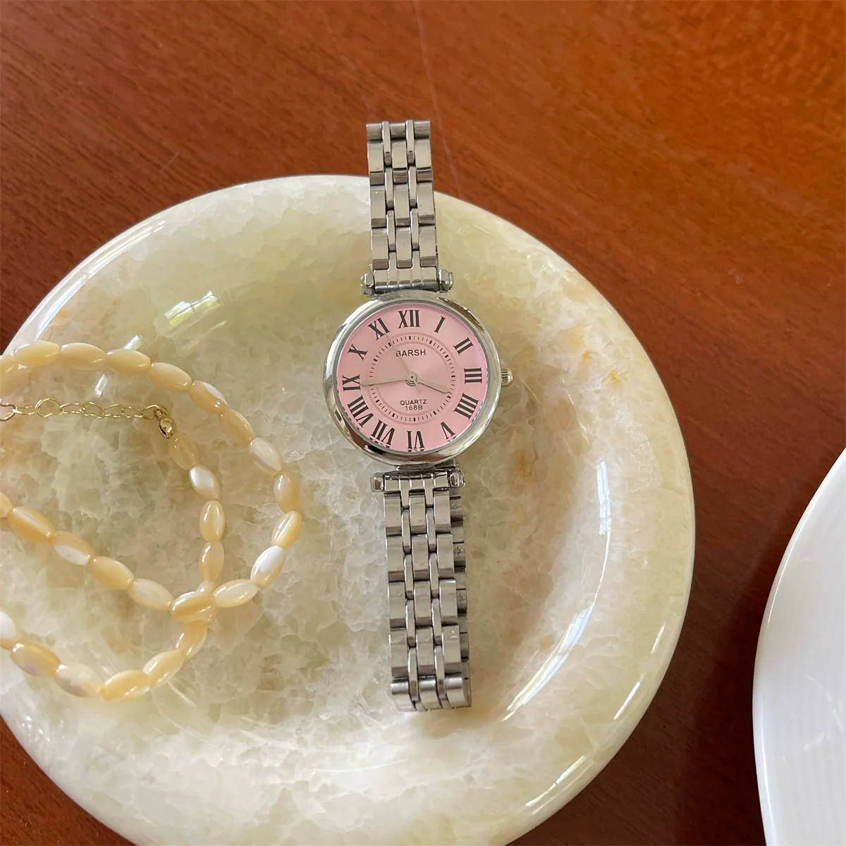 Wholesale Women's Retro Style Alloy Case Stainless Steel Buckle Round Dial Watch - Image 9