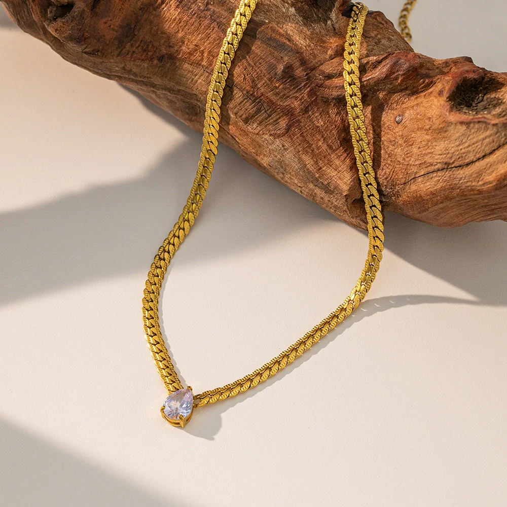 Wholesale Women's Rhinestone Electroplated Drop Shape Necklace In Old Money And Minimalist Style