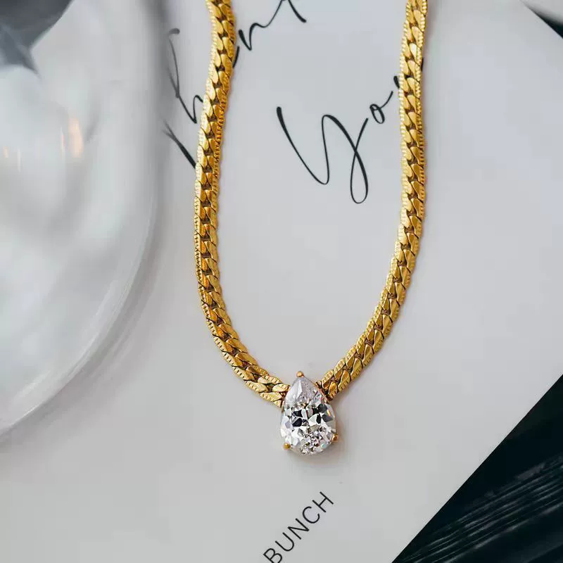 Wholesale Women's Rhinestone Electroplated Drop Shape Necklace In Old Money And Minimalist Style - Image 4