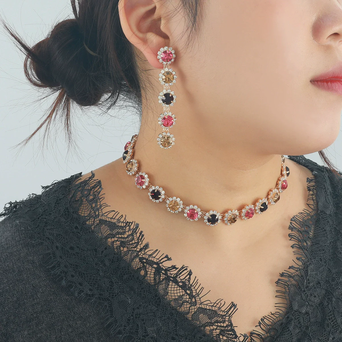 Wholesale Women's Rhinestone Inlaid Clavicle Chain Necklace And Earrings Set Vintage Fashion Geometric Jewelry