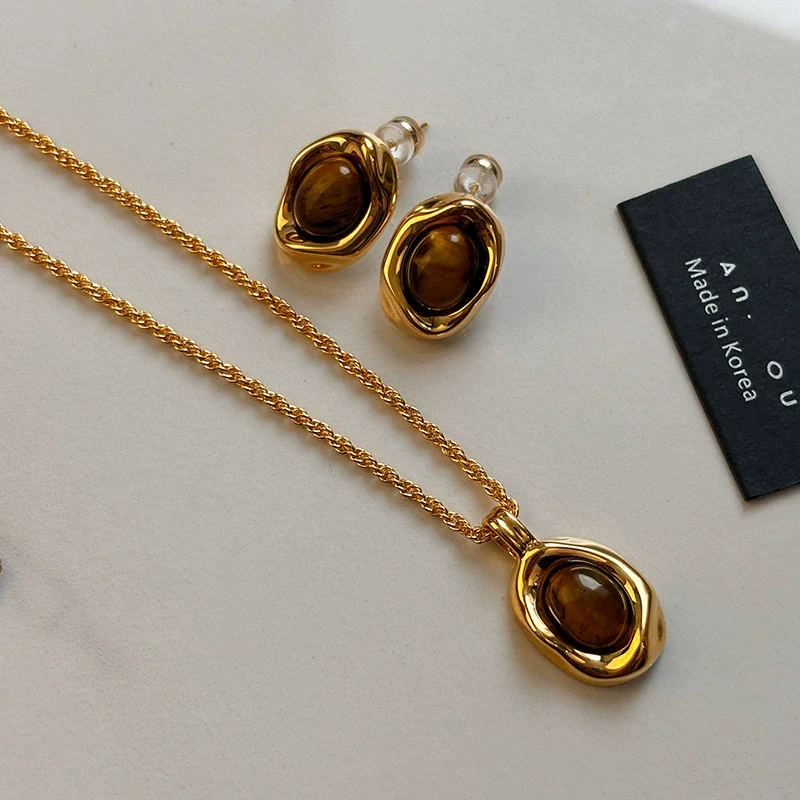 Wholesale Women's S925 Silver Geometric Tiger Eye Ear Jewelry With Real Gold Plating Retro Light Luxury Style - Image 3