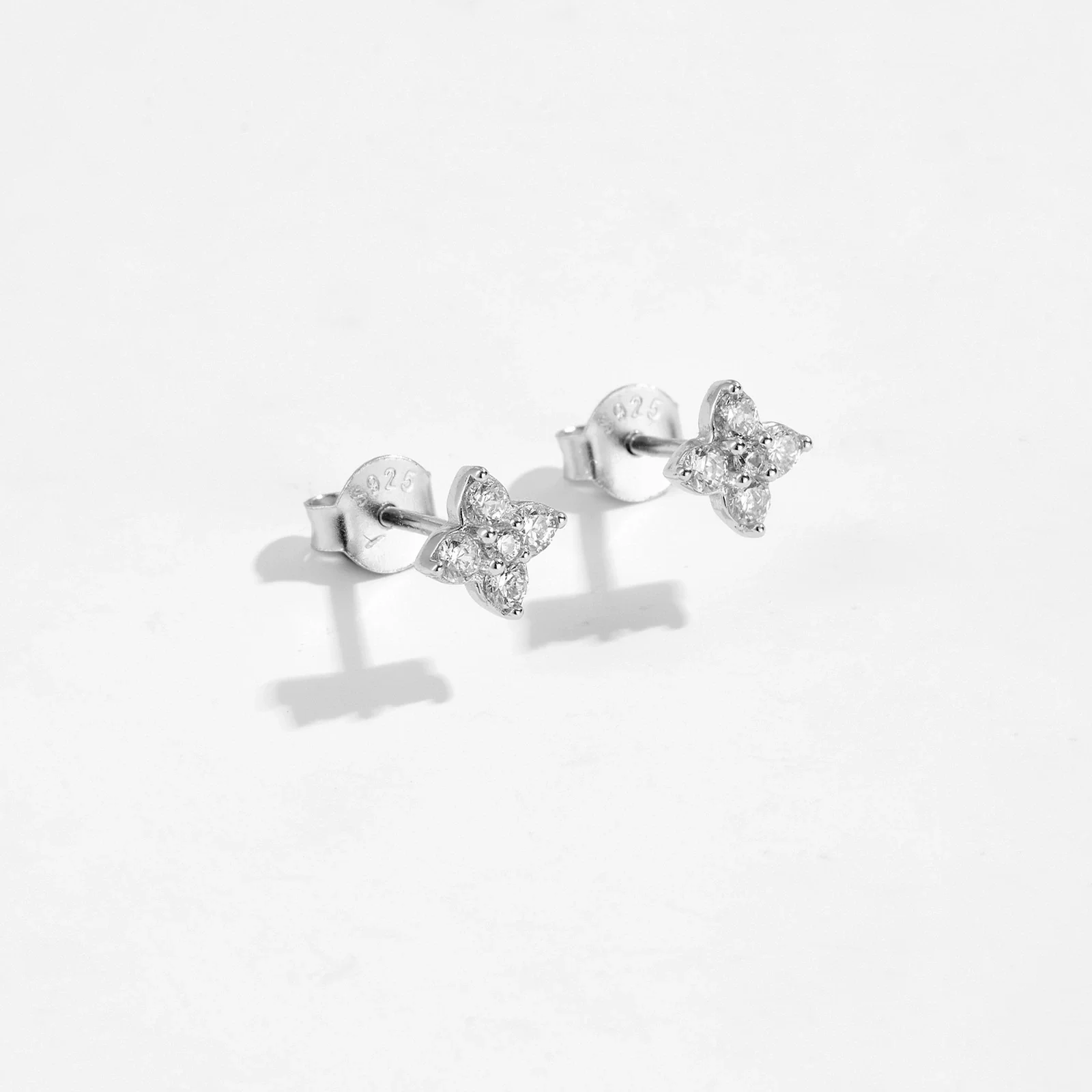 Wholesale Women's S925 Sterling Silver Four Leaf Clover Geometric Ear Stud With Zircon Electroplated With Platinum And 18K Gold - Image 3