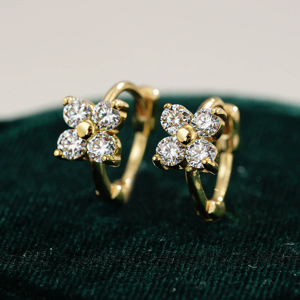 Wholesale Women's S925 Sterling Silver Four Leaf Clover Moissanite Earrings Set With Diamonds Fashion Design