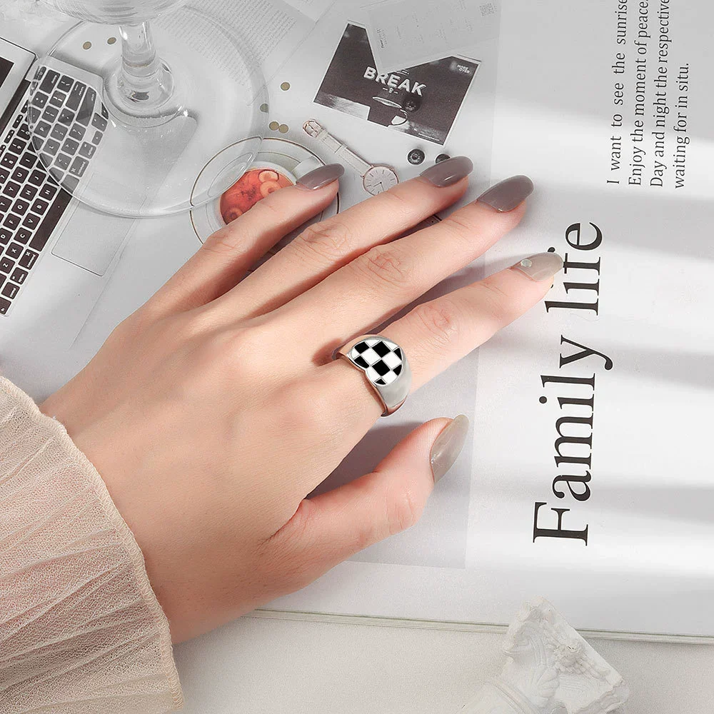 Wholesale Women's S925 Sterling Silver Geometric Checkerboard Check Ring With Electroplating - Image 2