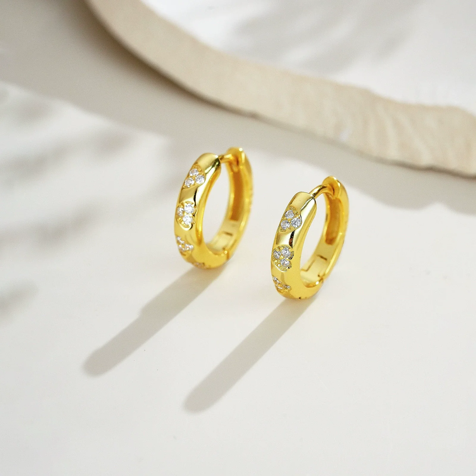 Wholesale Women's S925 Sterling Silver Heart Geometric Fashion Earrings With Platinum And 18K Gold Electroplating - Image 3