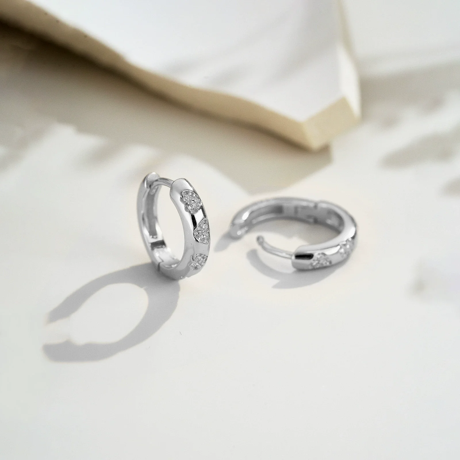 Wholesale Women's S925 Sterling Silver Heart Geometric Fashion Earrings With Platinum And 18K Gold Electroplating - Image 4