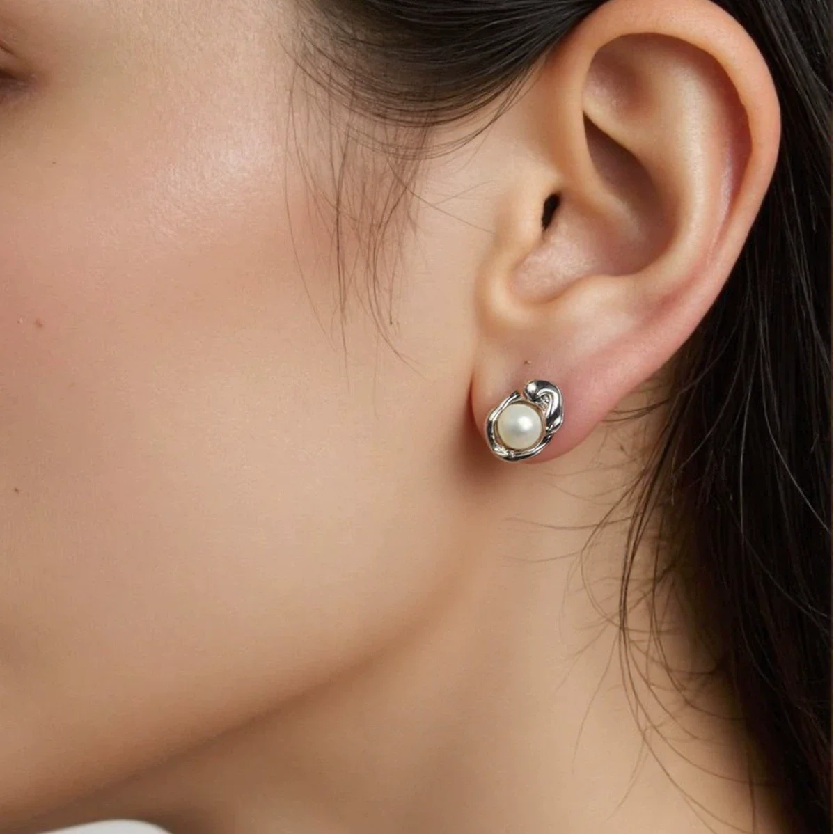 Wholesale Women's S925 Sterling Silver Natural Freshwater Pearl Geometric U Shaped Earrings Plated 18K Real Gold - Image 4