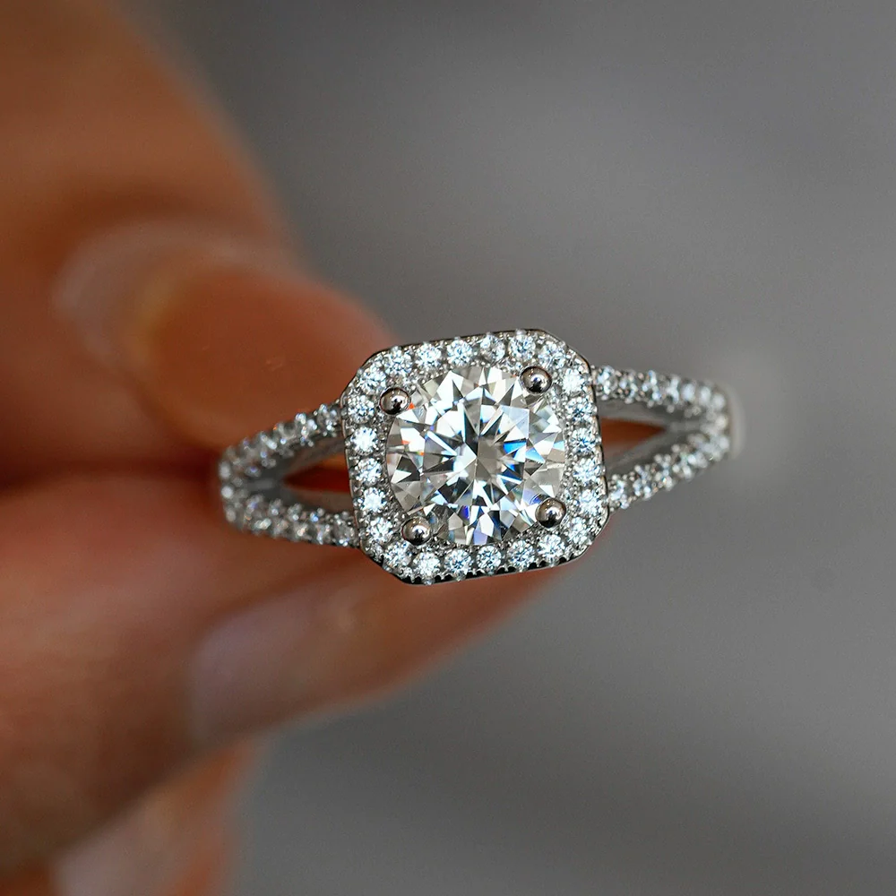 Wholesale Women's S925 Sterling Silver Ring With Moissanite And Geometric Pattern