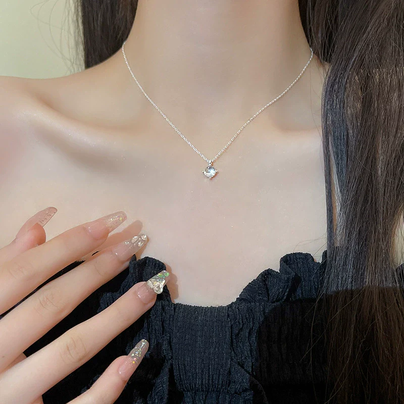 Wholesale Women's Silver Copper Alloy Geometric Circle Zircon Inlaid Electroplated Clavicle Necklace - Image 3