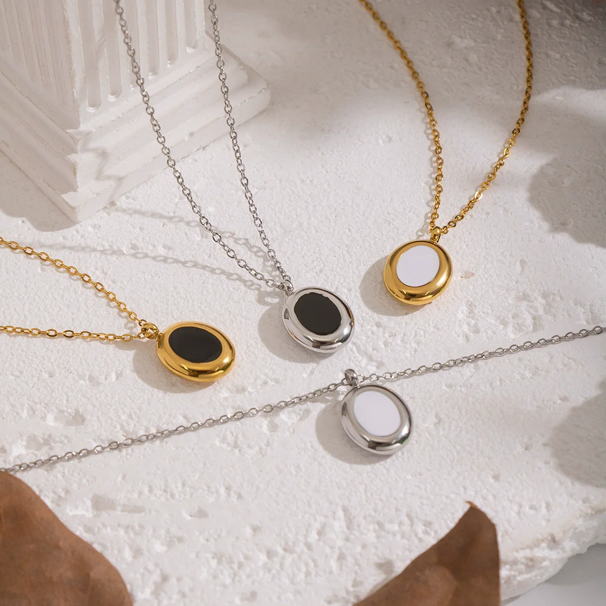 Wholesale Women's Simple Classic Geometric Black Gold Oil Drop Round Stainless Steel Necklace With O Word Chain Pvd Furnace Vacuum Real Gold Plating - Image 2