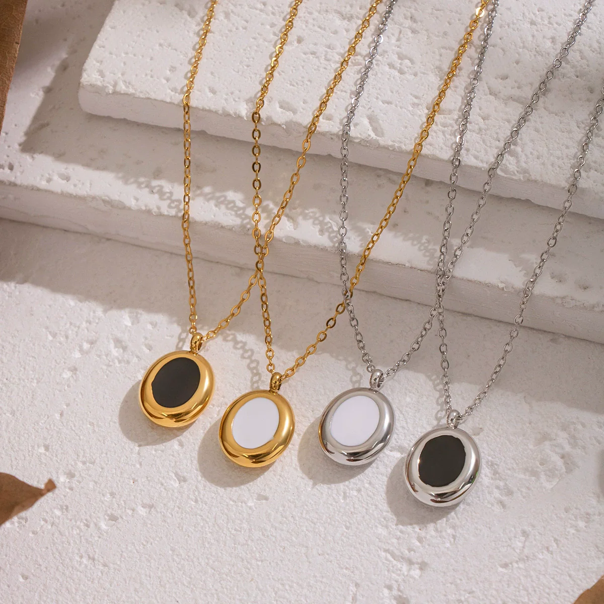 Wholesale Women's Simple Classic Geometric Black Gold Oil Drop Round Stainless Steel Necklace With O Word Chain Pvd Furnace Vacuum Real Gold Plating - Image 3
