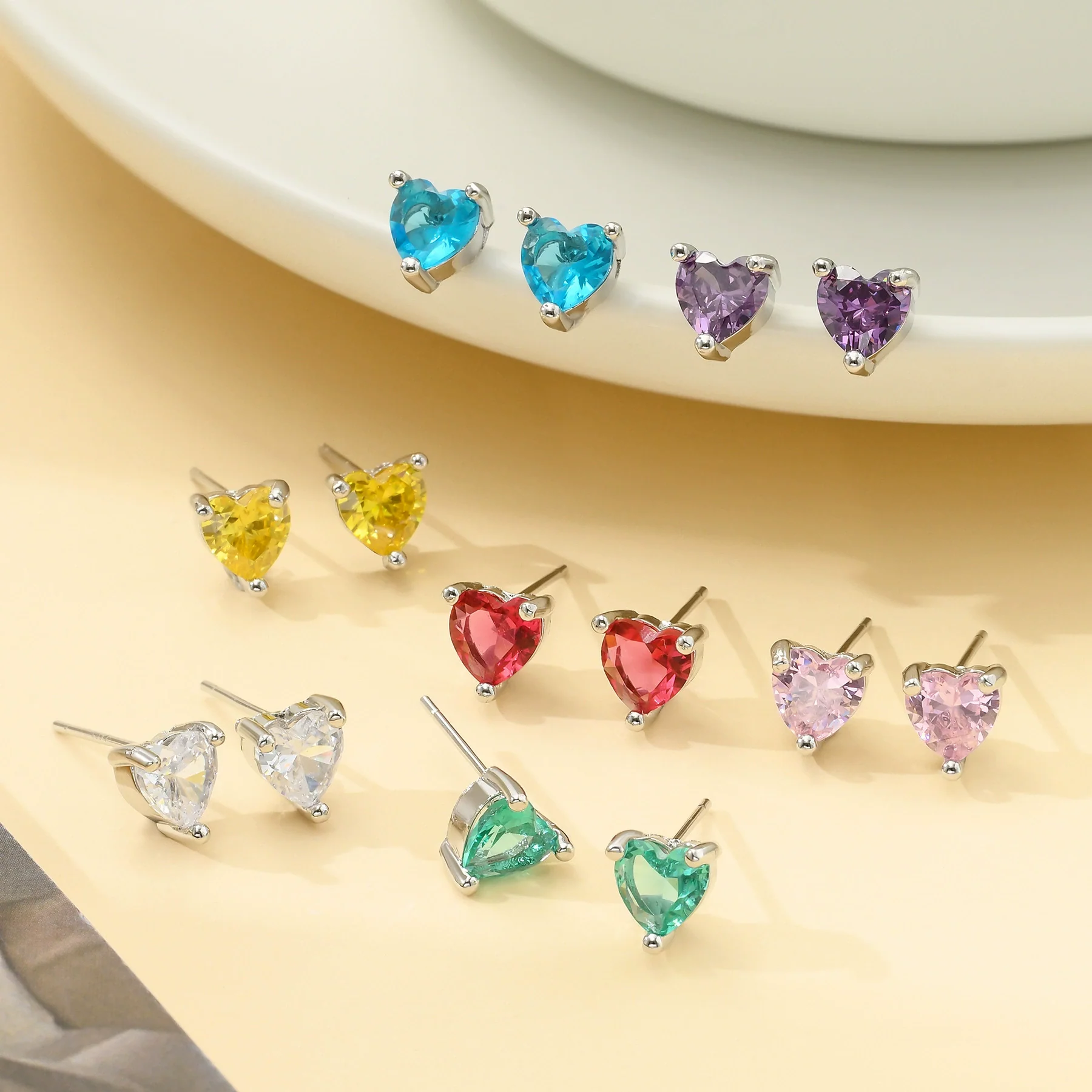 Wholesale Women's Simple Copper Heartshaped Zircon Inlaid Ear Jewelry