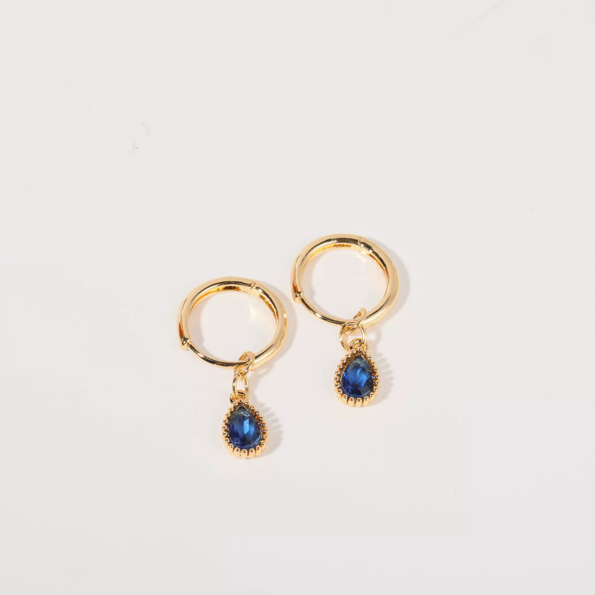 Wholesale Women's Simple Dropshaped Diamond Design Copper And Stainless Steel Earrings - Image 14